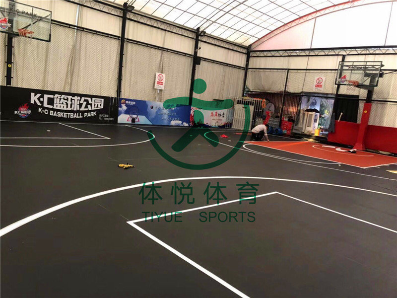 體悅體育設(shè)施就給大家介紹一下籃球場施工技術(shù)安排要點有什么?