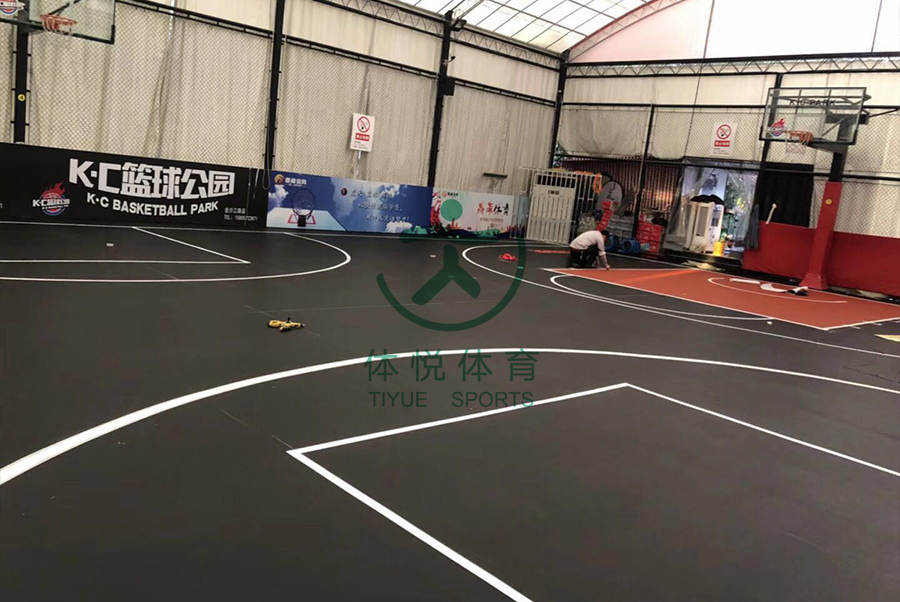 網(wǎng)紅籃球場(chǎng)2.jpg